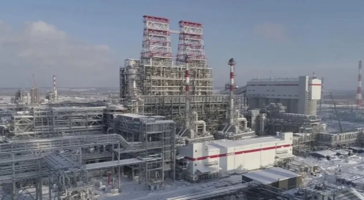 Российский нефтеперерабатывающий завод прекратил работу