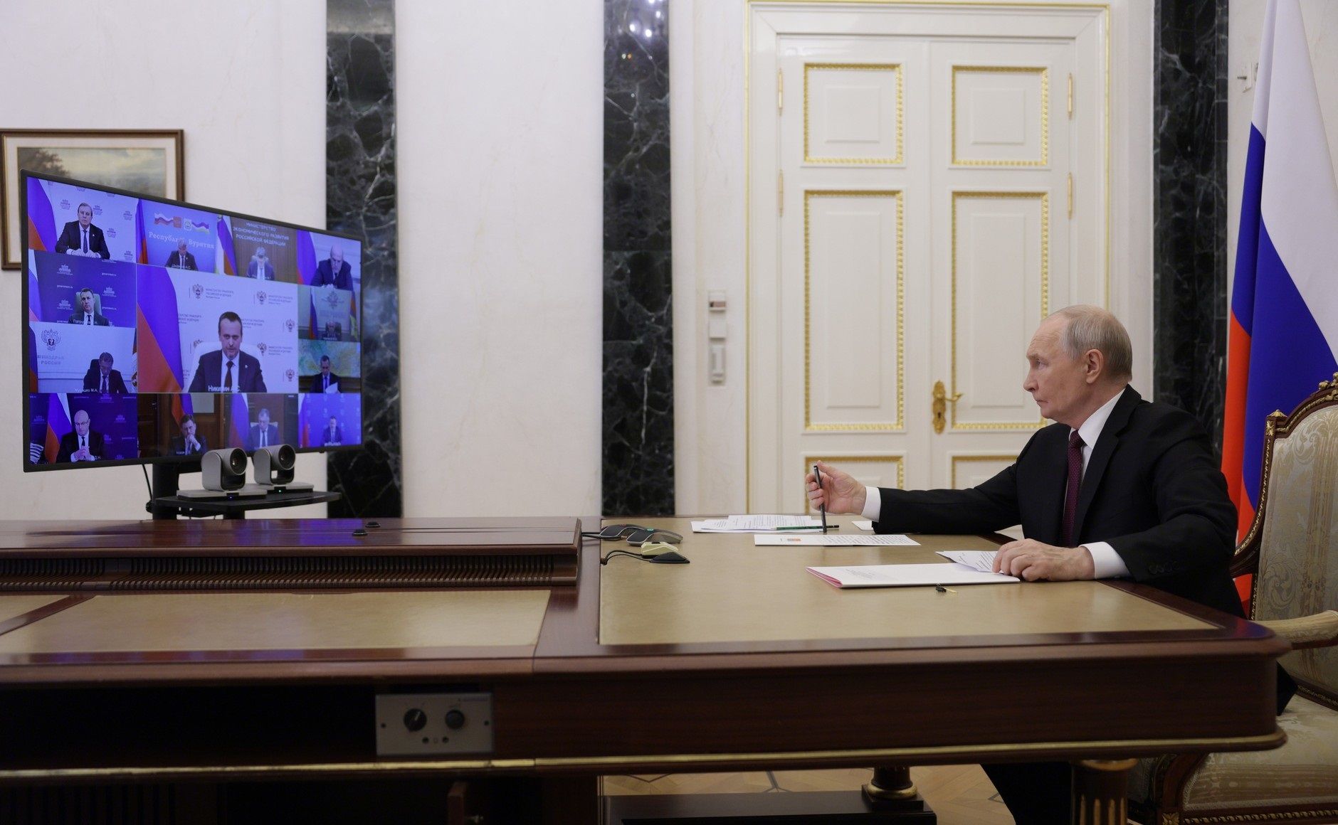 Путин проводит совещание