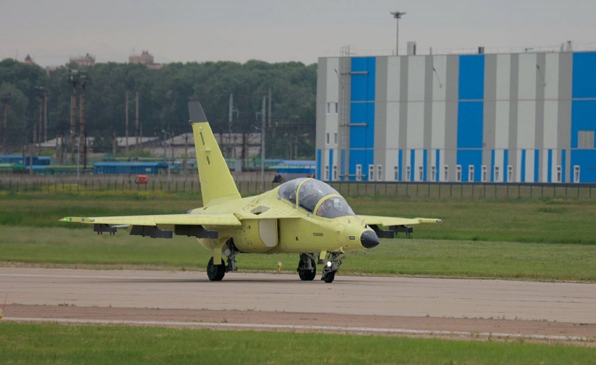 В Росії здійснив перший політ модернізований Як-130М