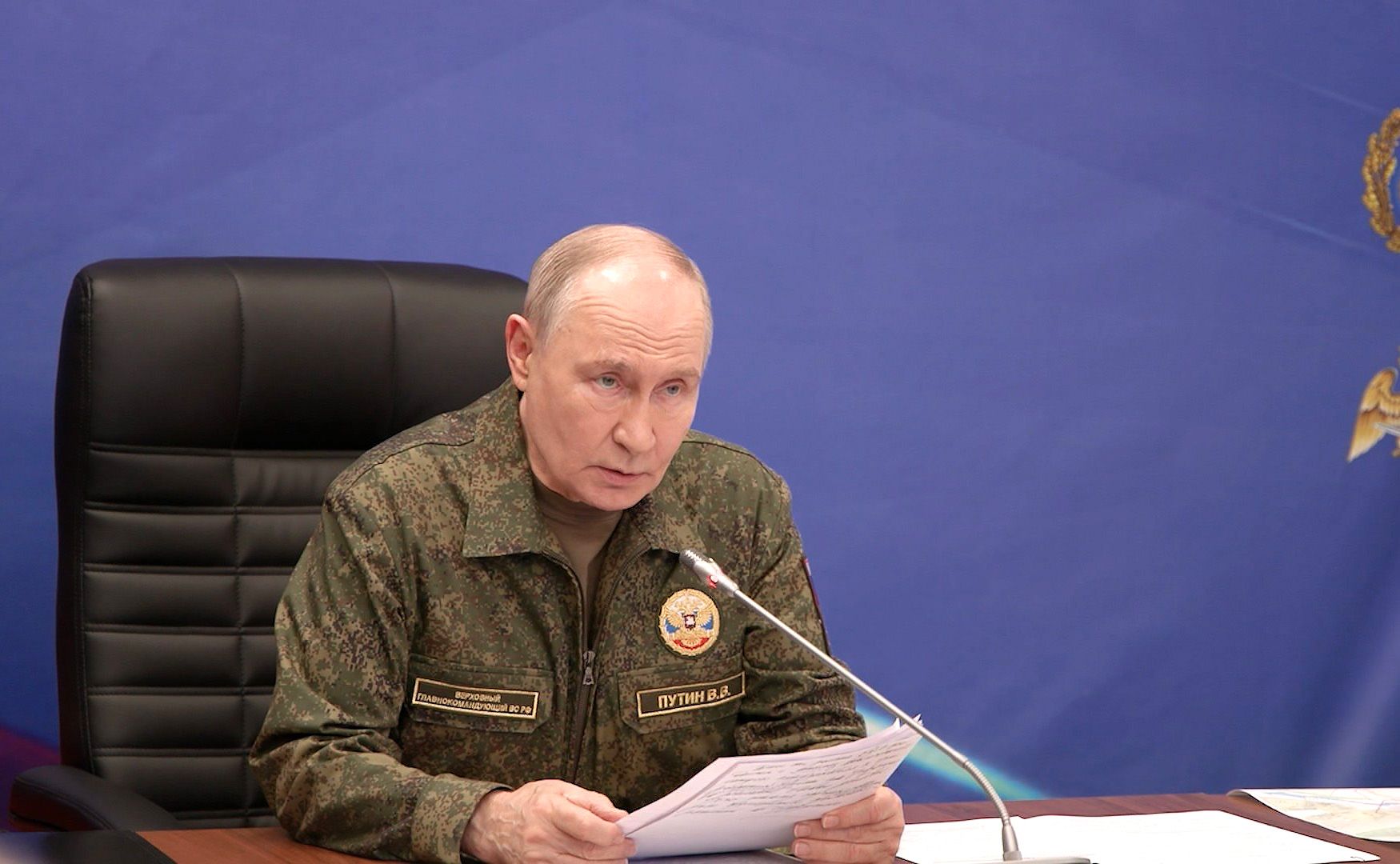Володимир Путін провів нараду з Генштабом Володимир Путін провів нараду з Генштабом
