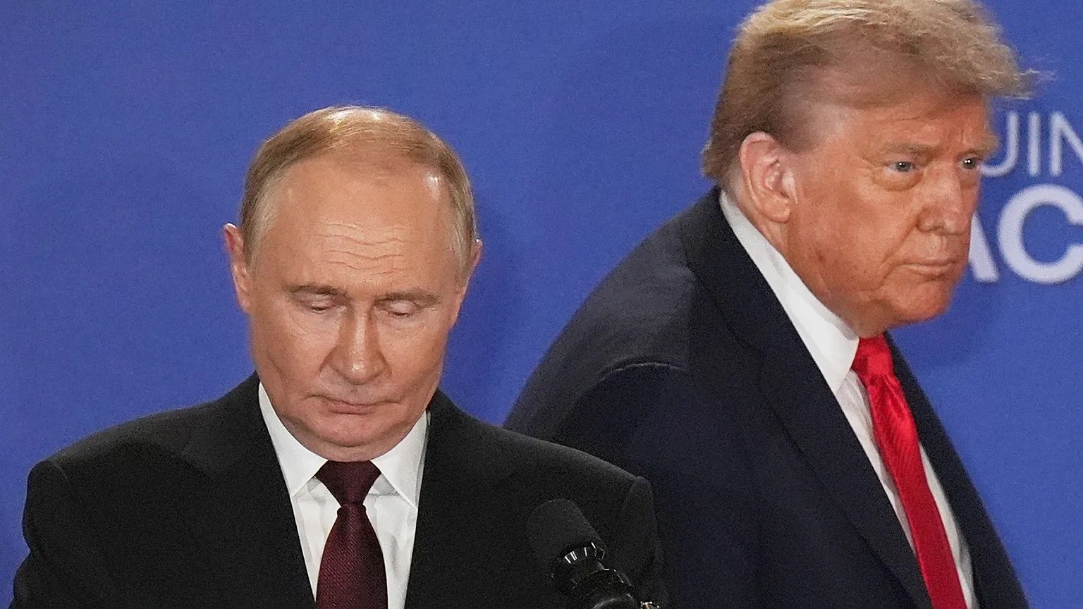 Трамп поговорил с Путиным Трамп поговорил с Путиным