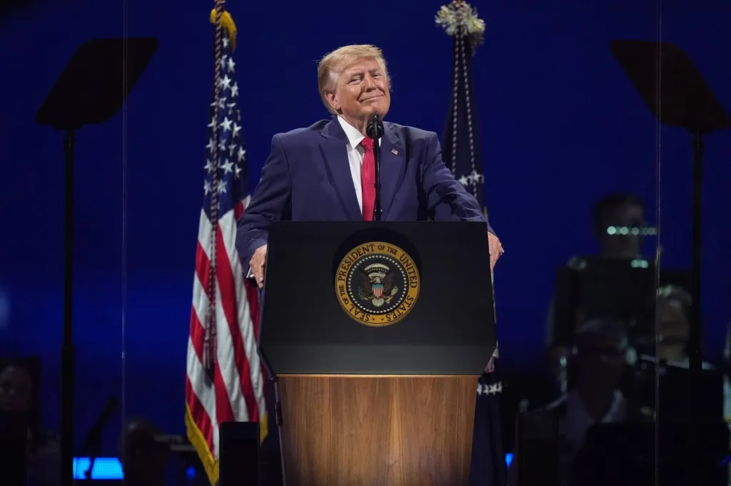 Трамп виступив із промовою до американців / Фото АР Трамп виступив із промовою до американців / Фото АР