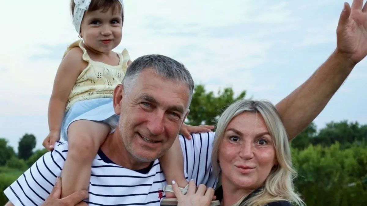 Інна Білоконь з чоловіком та онукою
