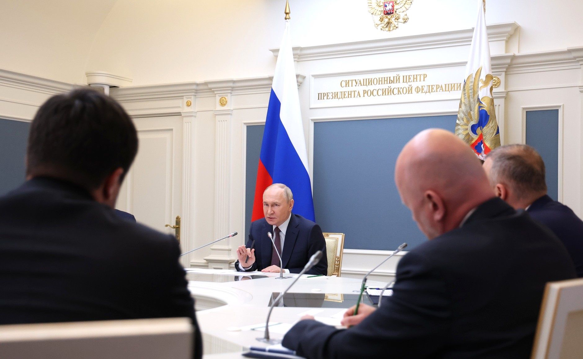 Путін розпорядився оживити російську економіку Путін розпорядився оживити російську економіку