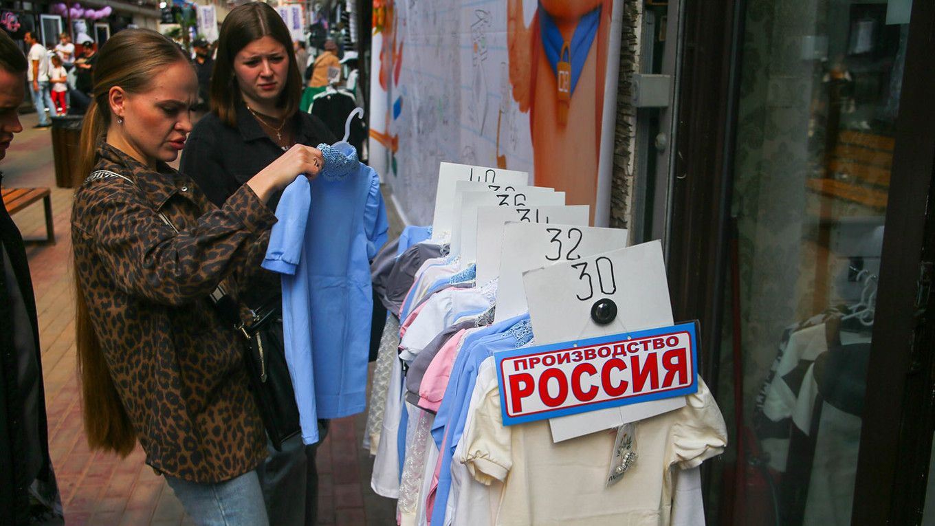 Бренды одежды в России находятся на грани исчезновения Бренды одежды в России находятся на грани исчезновения