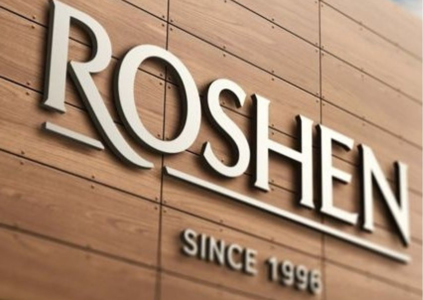 Сразу четыре ракеты попали в бывший офис Roshen в Киеве: раскрыты подробности