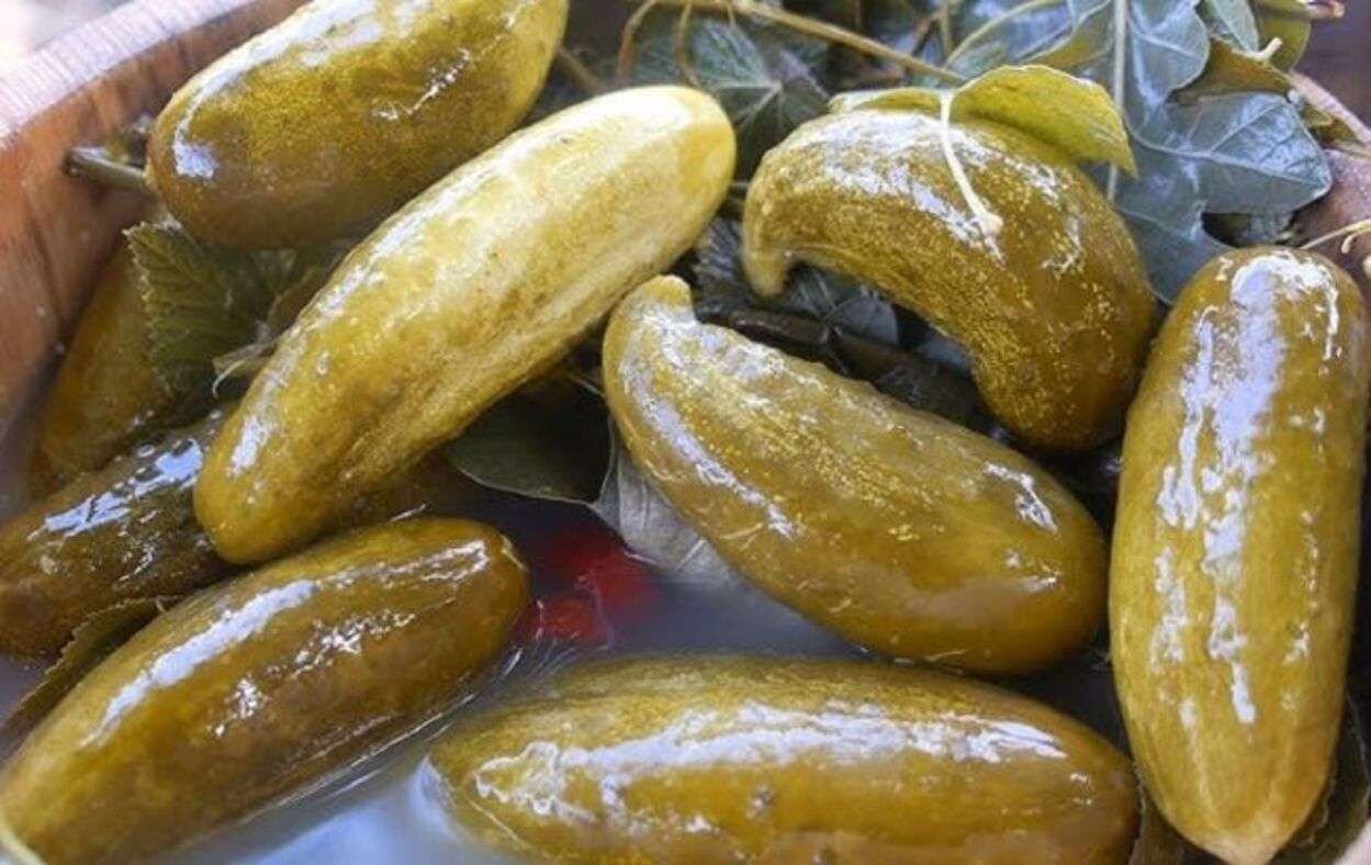 Огірки виходять як з бочки: популярний рецепт закуски, від якої всі в захваті