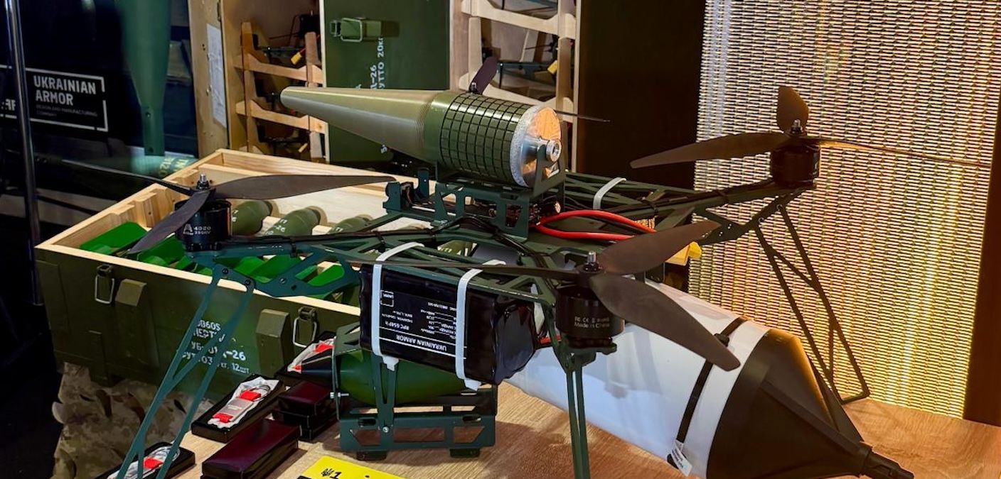 "Українська бронетехніка" показала два важкі FPV-дрони на оптоволокні - Military 24 "Українська бронетехніка" показала два важкі FPV-дрони на оптоволокні - Military 24