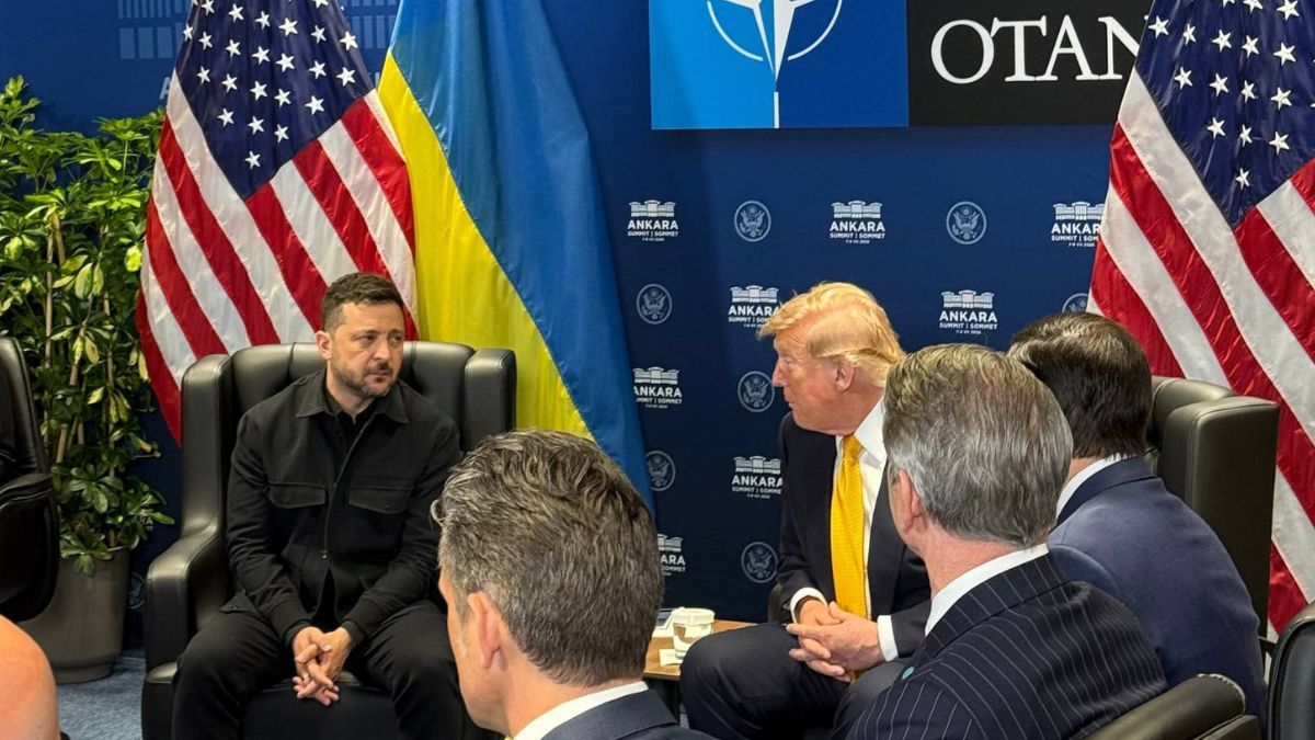 Зеленский и Трамп встретились в Анкаре Зеленский и Трамп встретились в Анкаре