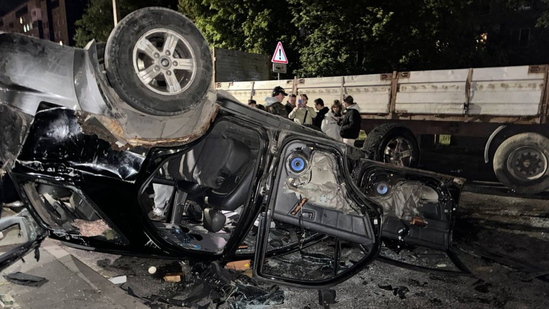 Сотні людей заблокували рух і перекинули авто: у Львові на Сихові місцеві протестують проти ТЦК