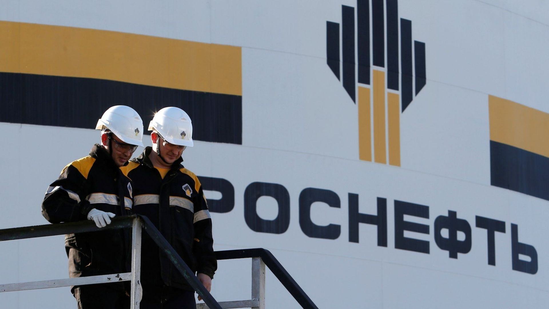 Розтрощили ключову установку: Саратовський НПЗ повністю зупинив роботу після атаки дронів