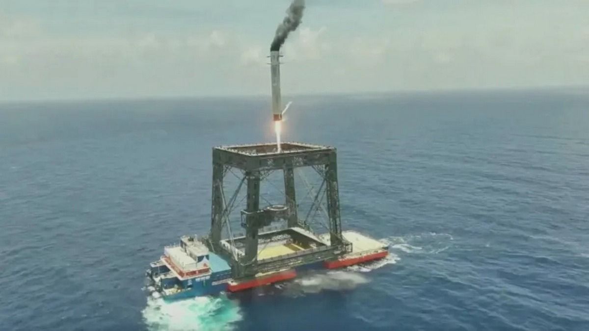 Китай впервые посадил ракету Long March 10B после орбитального полета