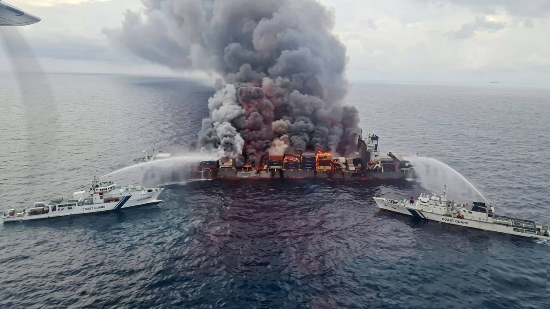 Российские власти сообщили об атаке дронов на суда в Азовском море