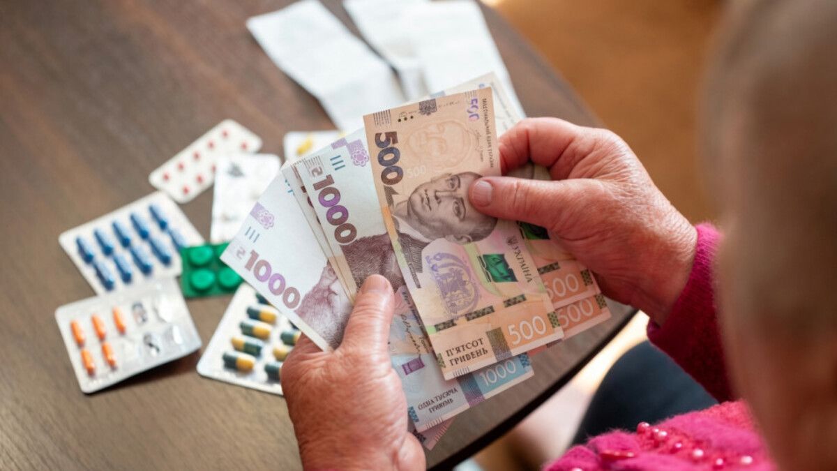 Пенсіонерам виплатять по 450 гривень і більше: хто отримає надбавку вже в серпні