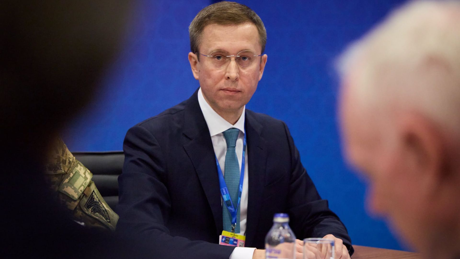 На засідання фракції "Слуг народу" прийшов Корецький: він може стати майбутнім прем’єром
