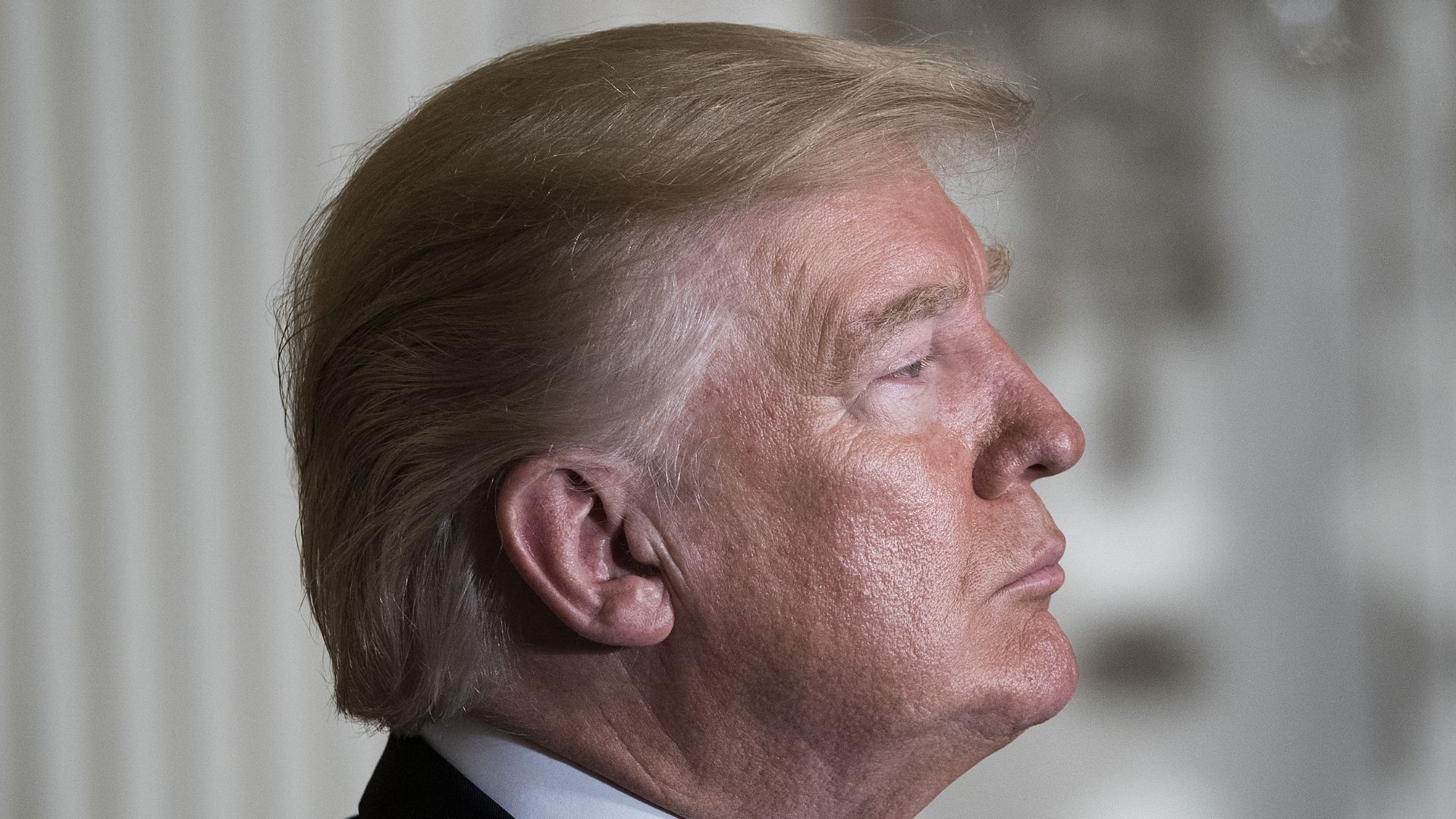 Обличчя Трампа все ж з'явиться на доларах: у США показали нову золоту монету
