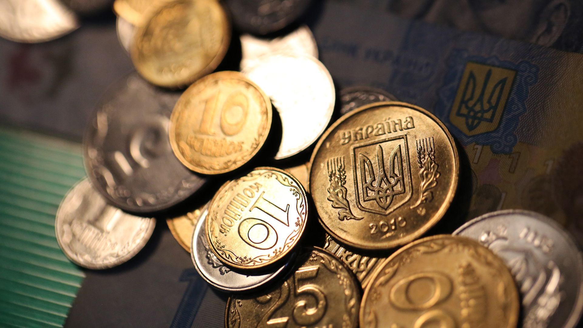 Старі 5 копійок можна вигідно продати колекціонерам: як розпізнати цінну монету