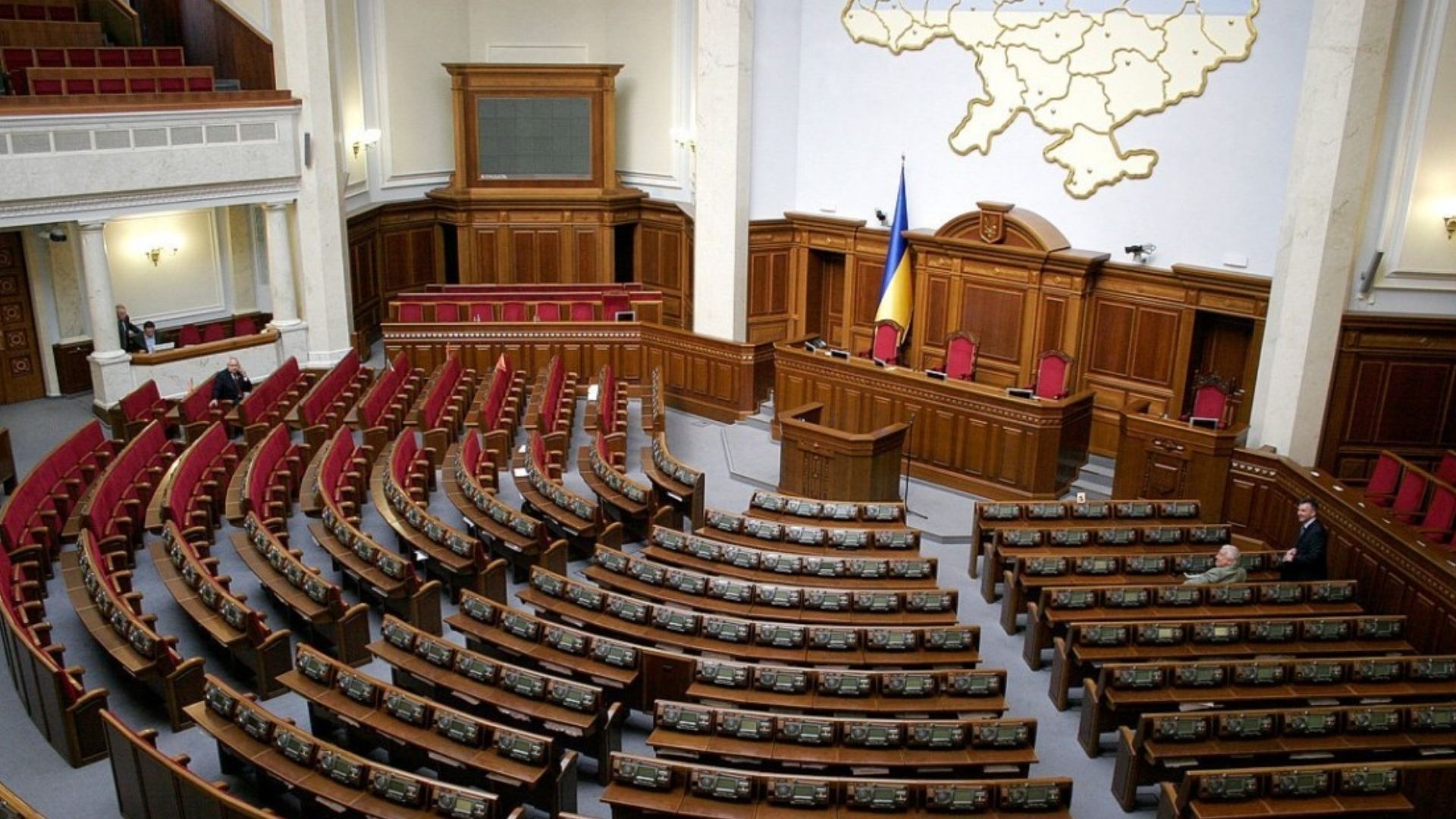 Парламент ушел на перерыв до августа