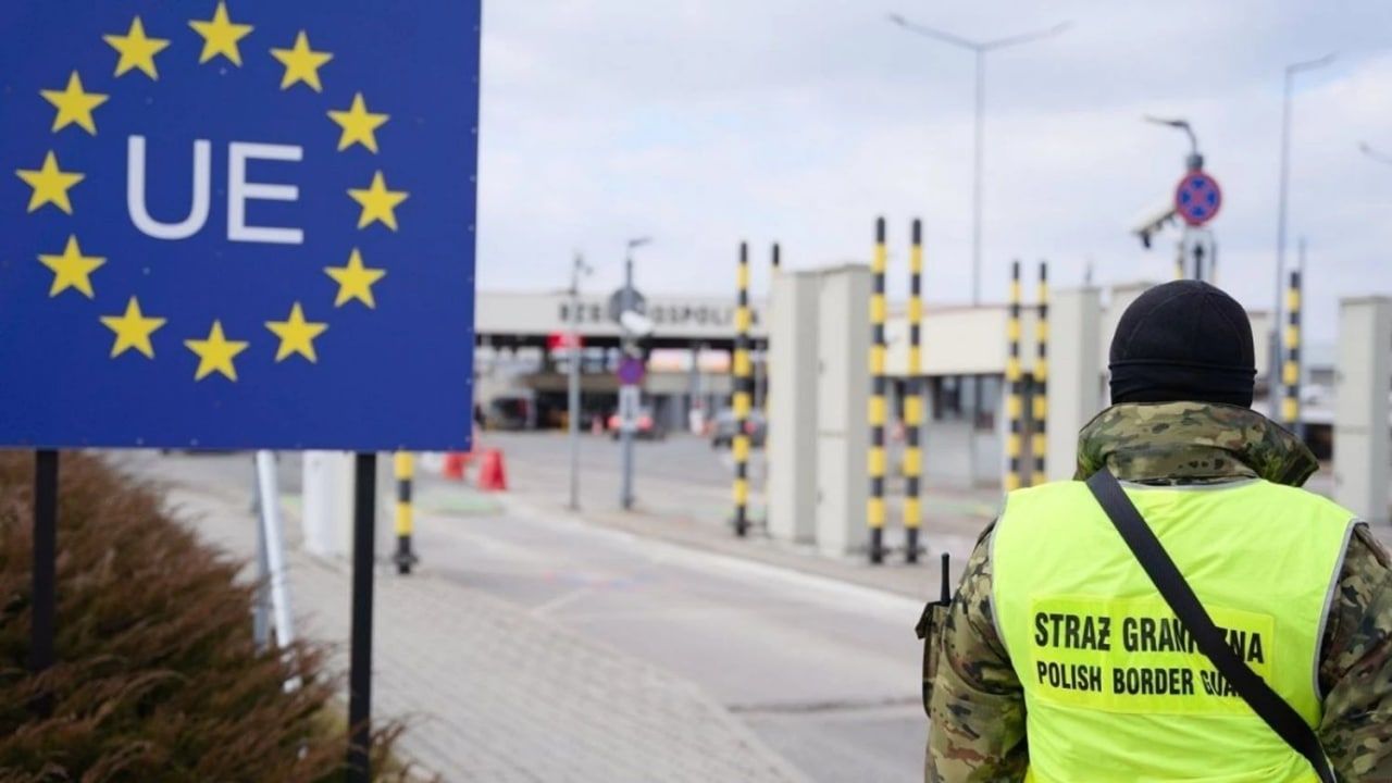 Українців не депортують з ЄС, коли закінчиться тимчасовий захист Українців не депортують з ЄС, коли закінчиться тимчасовий захист