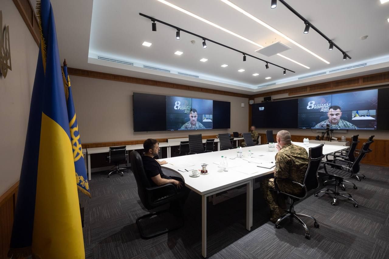 Чи обговорював Зеленський із військовими головкома Сирського Чи обговорював Зеленський із військовими головкома Сирського