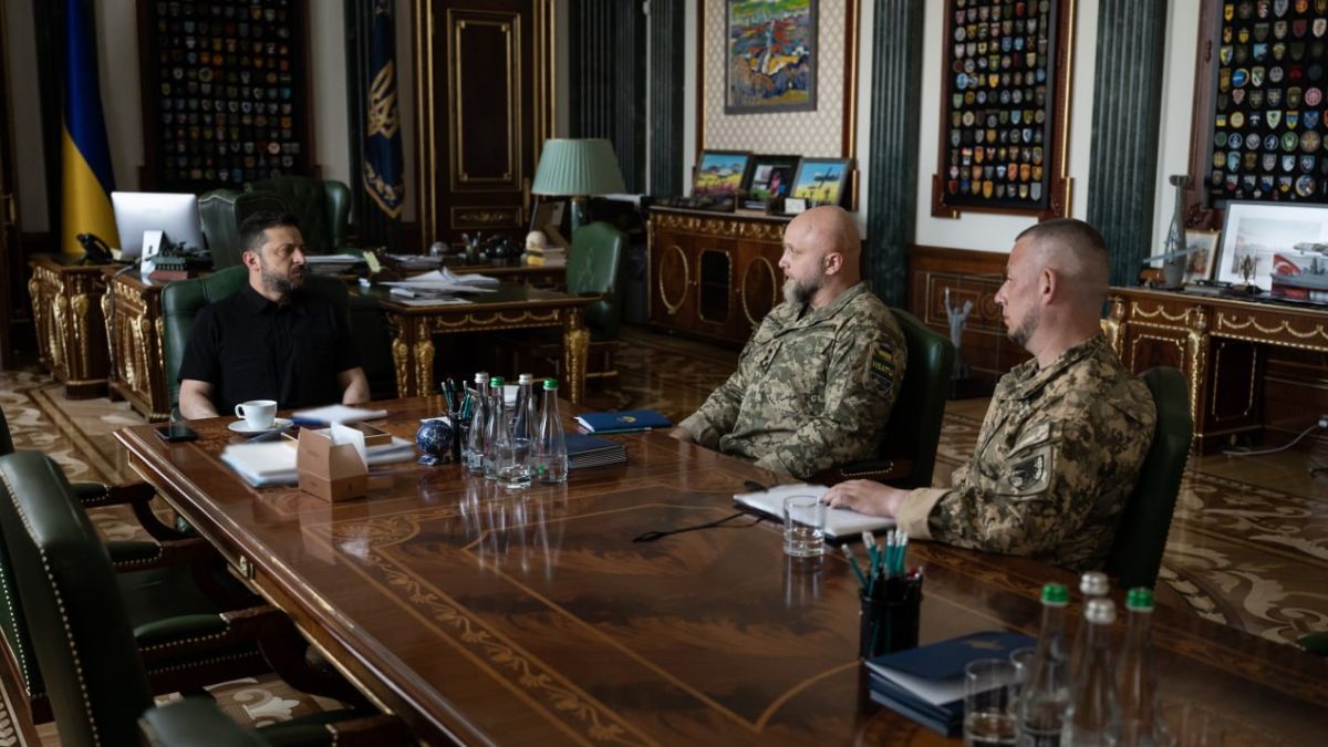 Зеленський провів нараду ще з трьома українськими командувачами