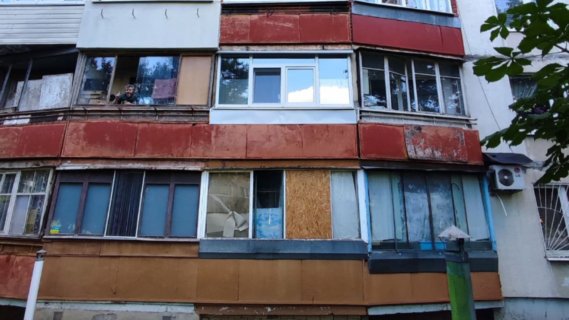 Матір була вдома: у Харкові з вікна багатоповерхівки випала 3-річна дитина