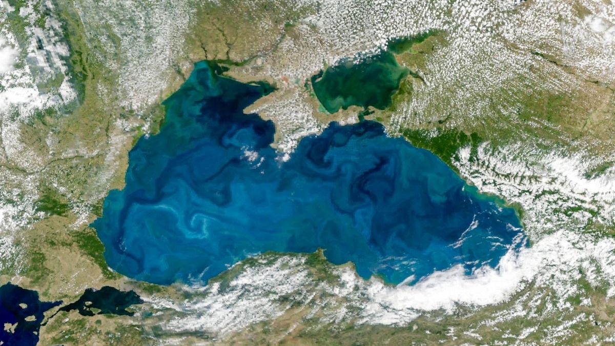 Почему Черное море внезапно стало бирюзовым: спутники зафиксировали удивительное явление