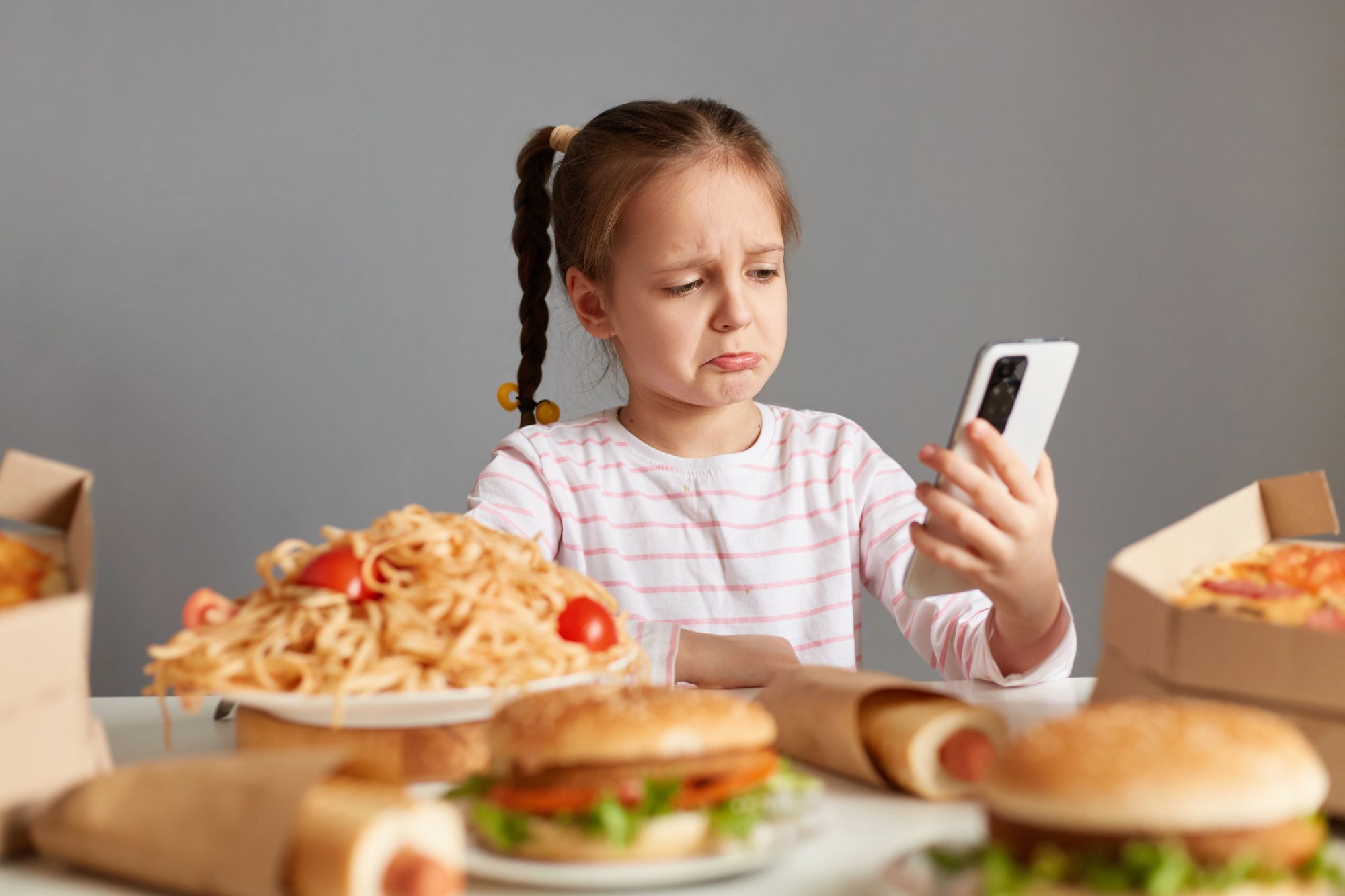 В Україні хочуть обмежити продаж фастфуду біля шкіл