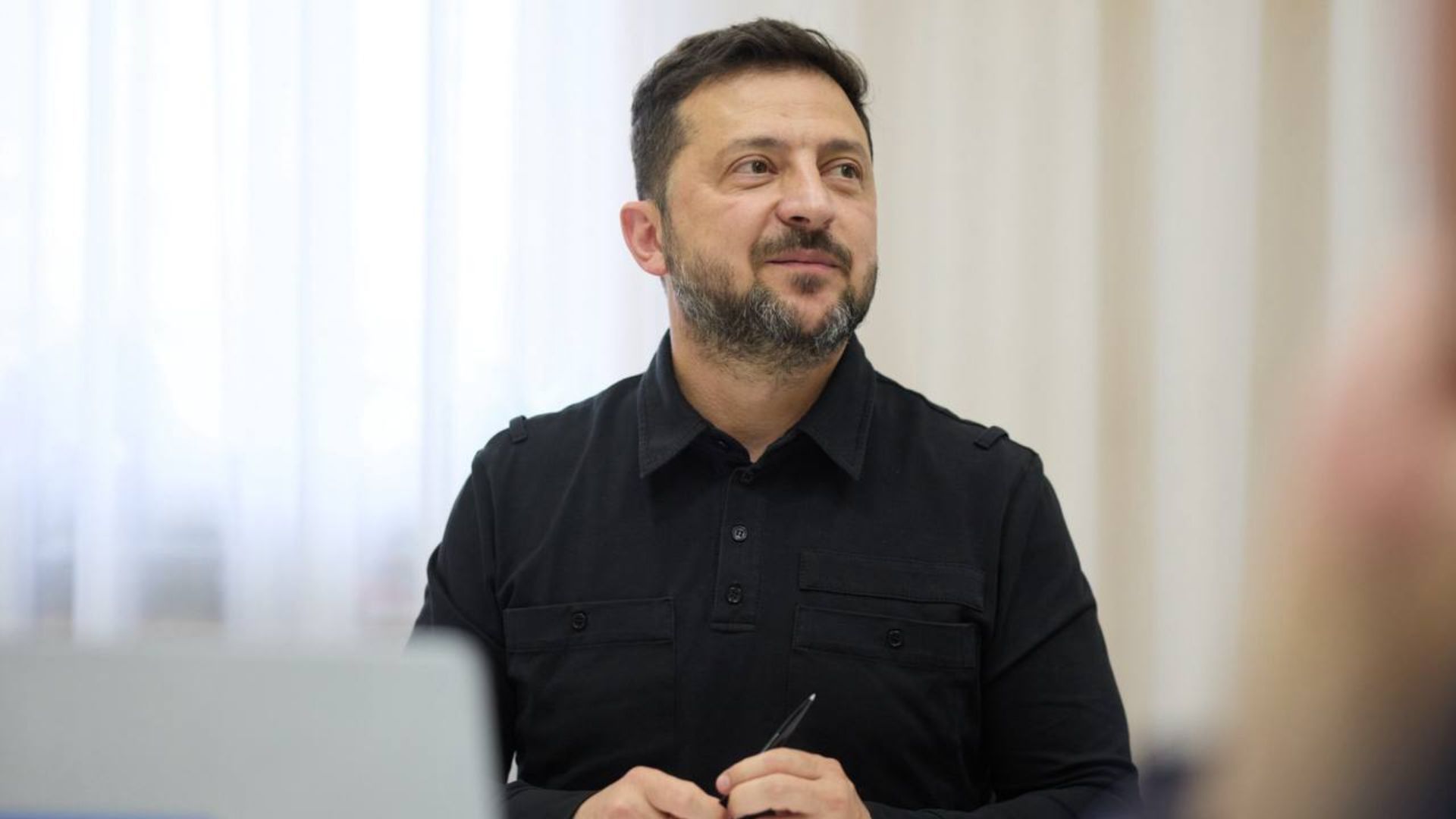 Зеленский провел первый разговор с новым премьером Великобритании Бернемом