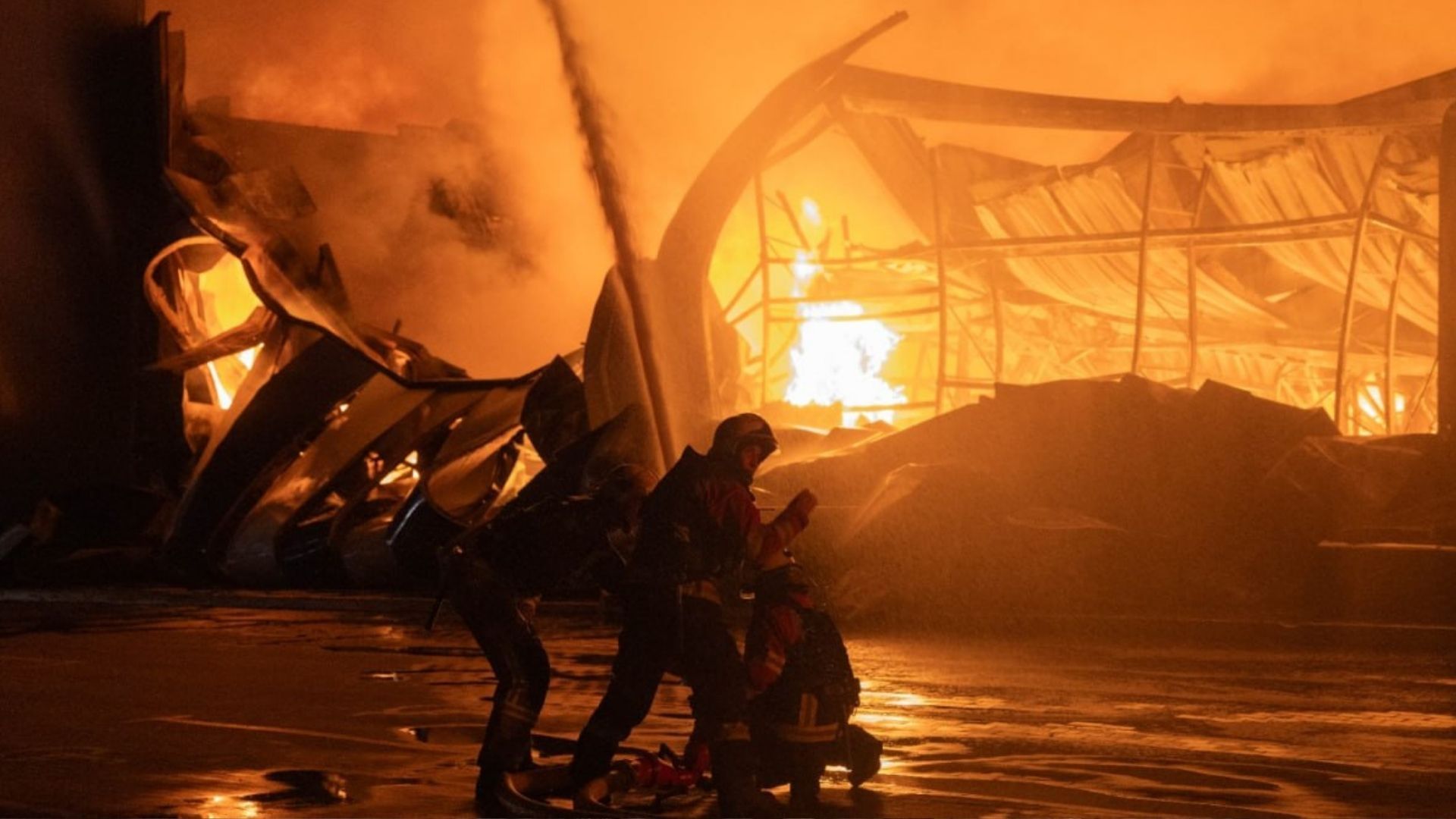 Росія повторно вдарила по рятувальниках під час ліквідації наслідків атаки у Сумах