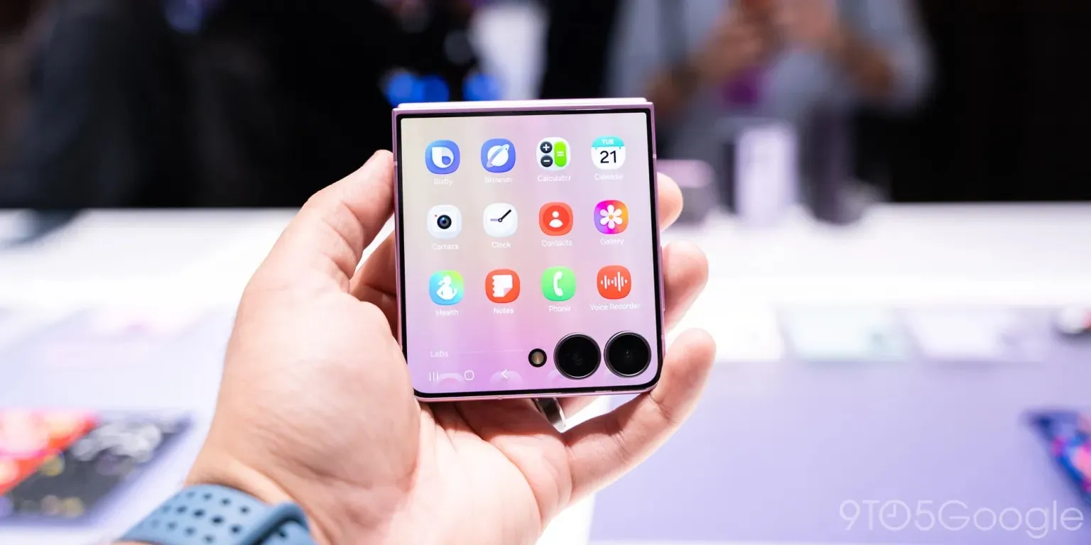 Samsung Galaxy Flip 8 Samsung Galaxy Flip 8