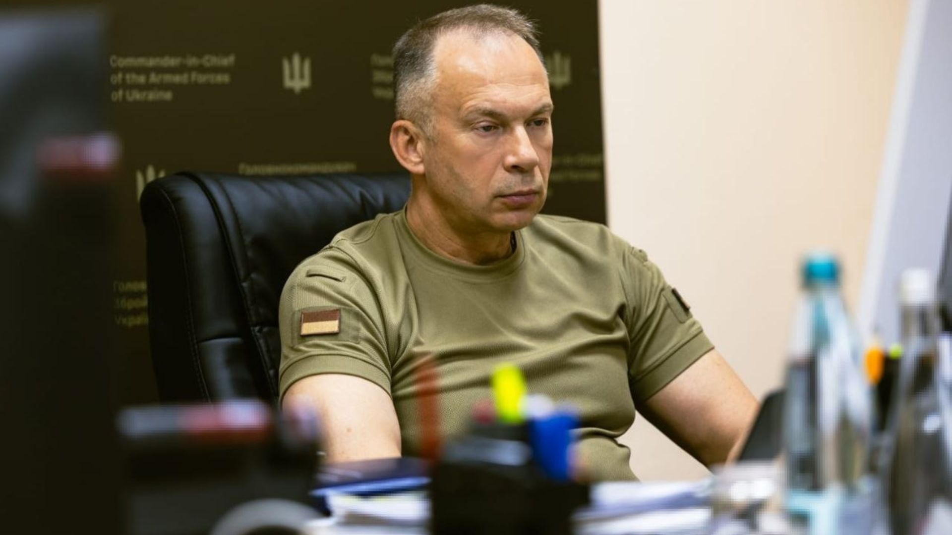 Рішення не спонтанне: політолог розібрав усі події довкола звільнення Сирського