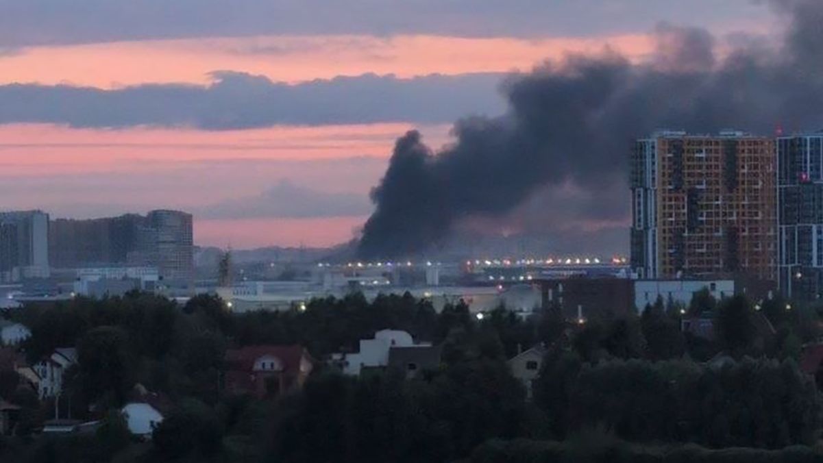 Дроны атаковали склади Wildberries под Петербургом 24.07.2026: на местах прилетов масштабные пожары