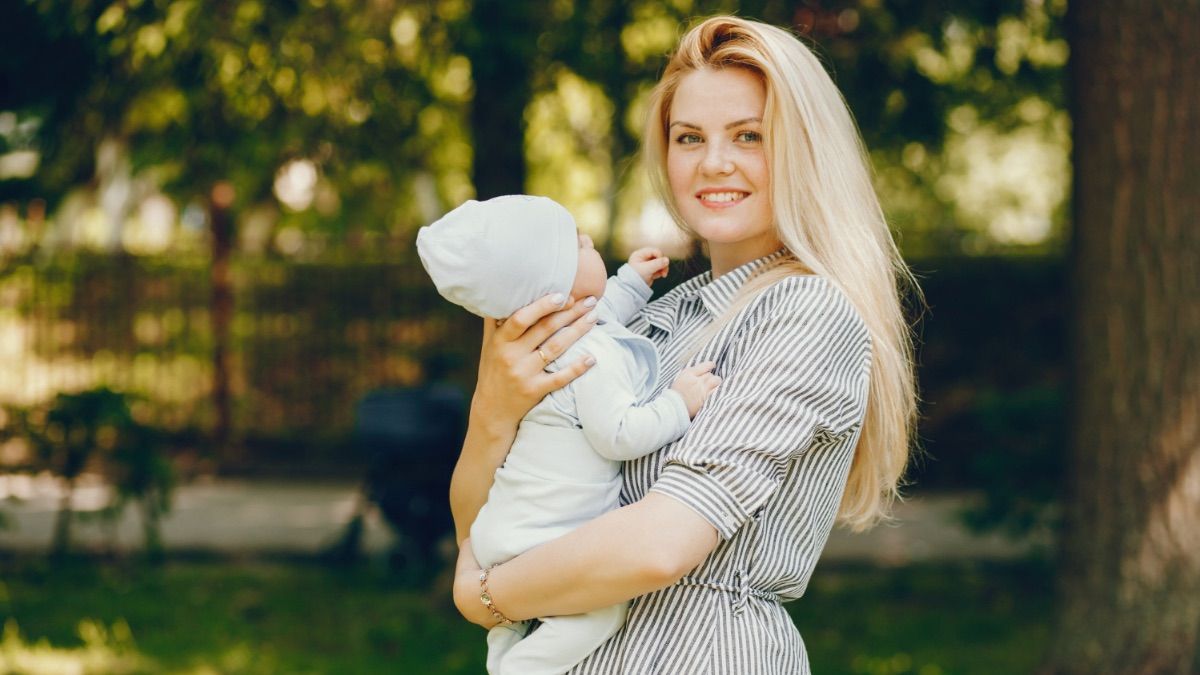Чи дійсно не можна показувати немовля стороннім до 40 днів