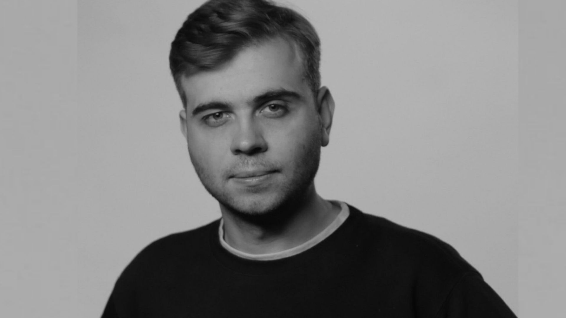 Зупинили таксі, одягли кайданки: hromadske заявило, що поліція затримала їхнього журналіста