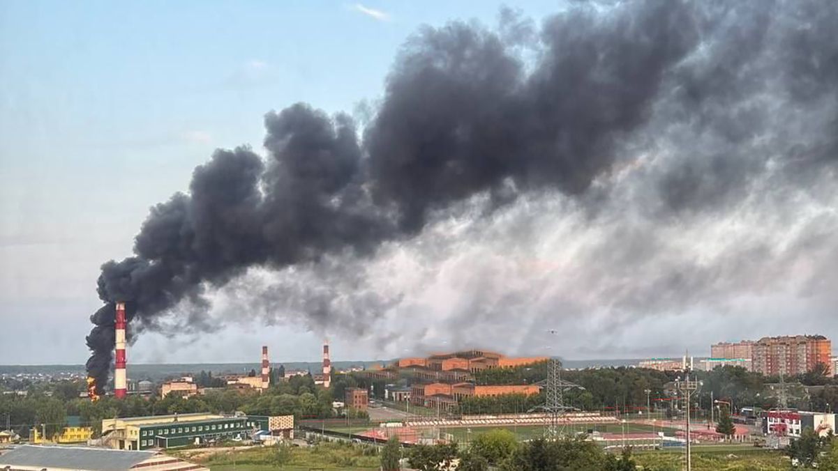 Дрони зичать доброго ранку Москві: поблизу столиці Росії приліт і пожежа