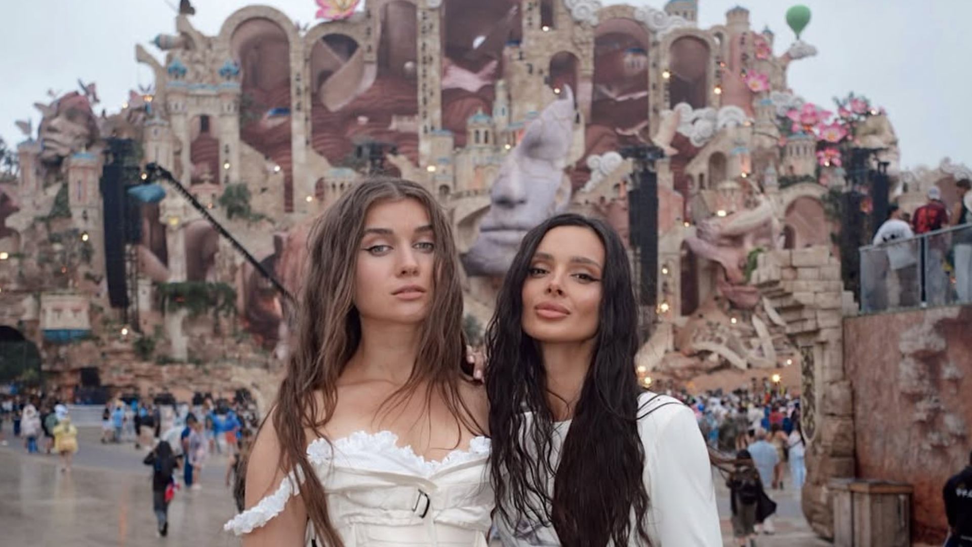 20 тысяч человек перед сценой: украинки DJ Korolova и Jerry Heil покорили Tomorrowland