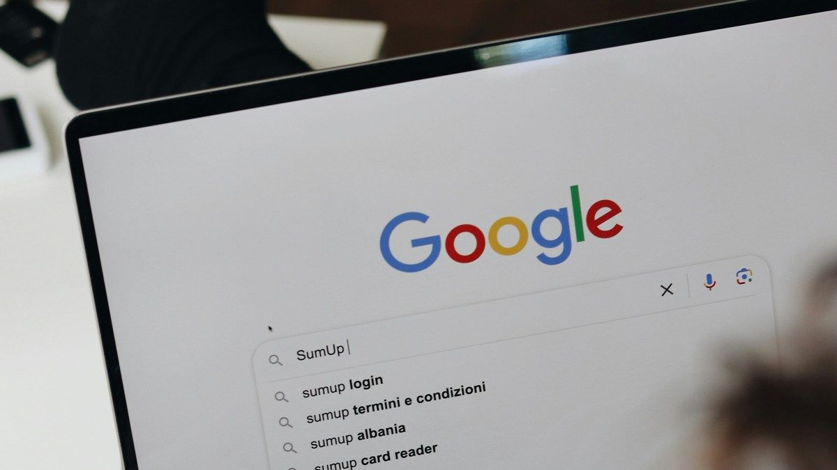 Chrome SecondBrain тайно похищает чаты ChatGPT и Copilot