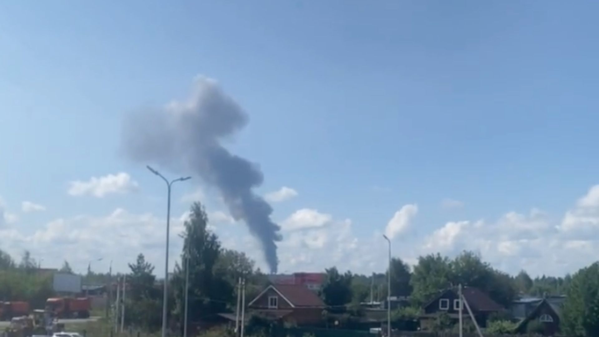 Українські дрони дісталися до Пермі: палає великий російський НПЗ