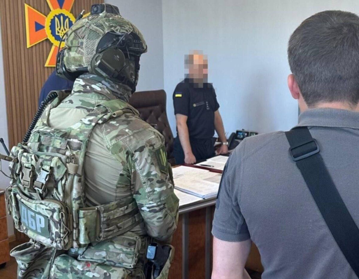 Експлуатація людей та корупція: на Вінничині судитимуть експосадовця ДСНС