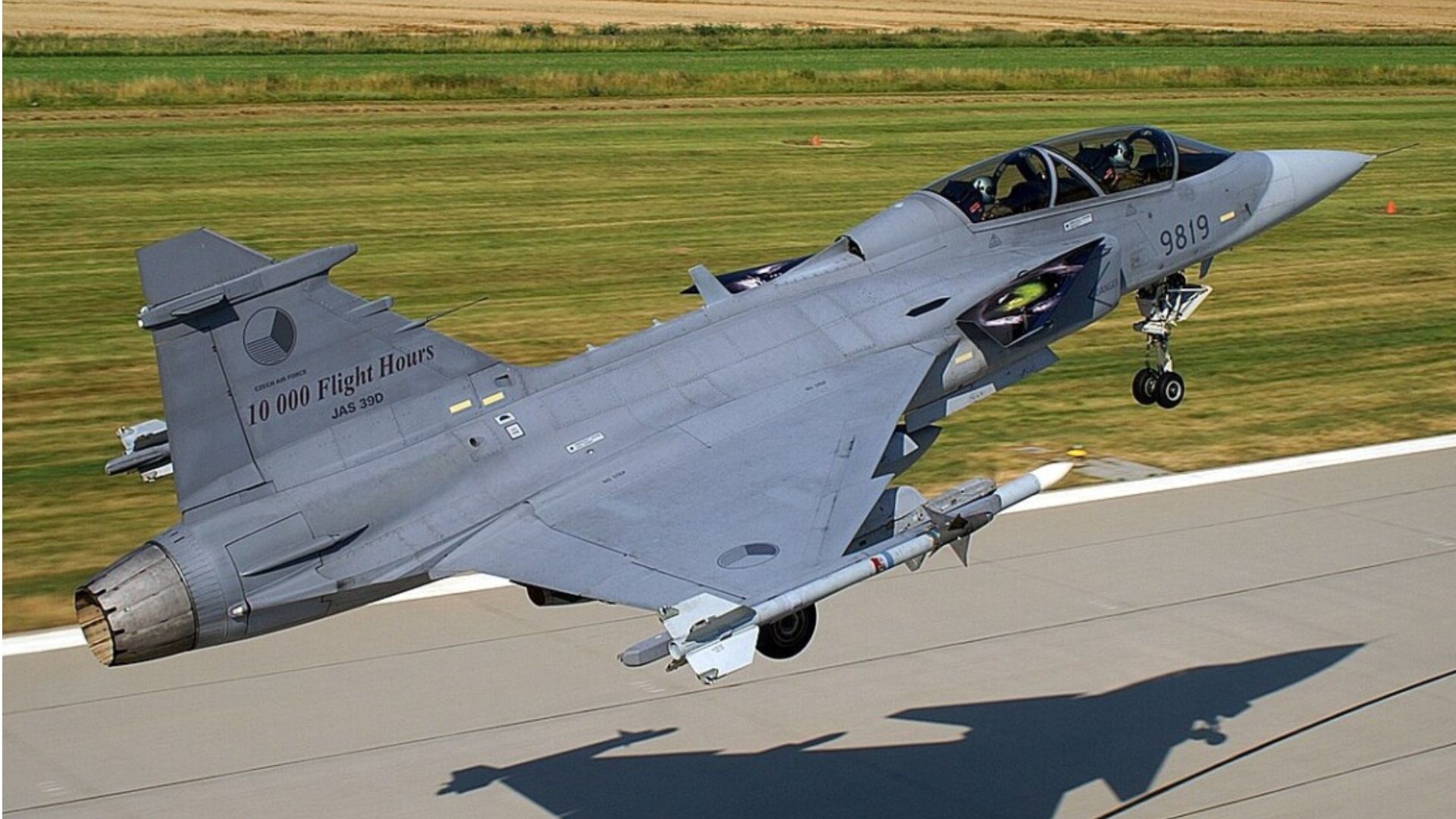 Після F-16 і Mirage: Зеленський анонсував появу в Україні винищувачів Gripen