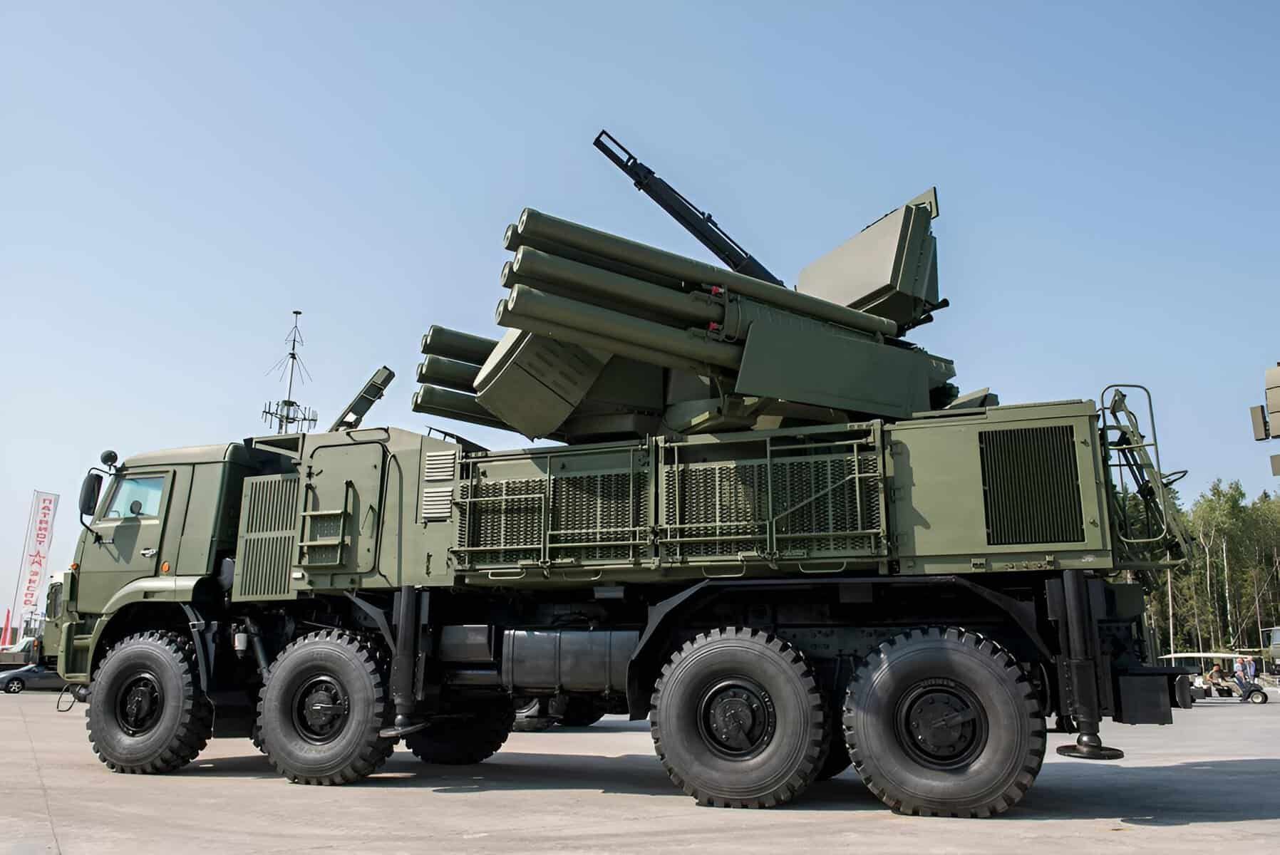 Російський зенітний ракетно-гарматний комплекс "Панцирь-С1". Російський зенітний ракетно-гарматний комплекс "Панцирь-С1".