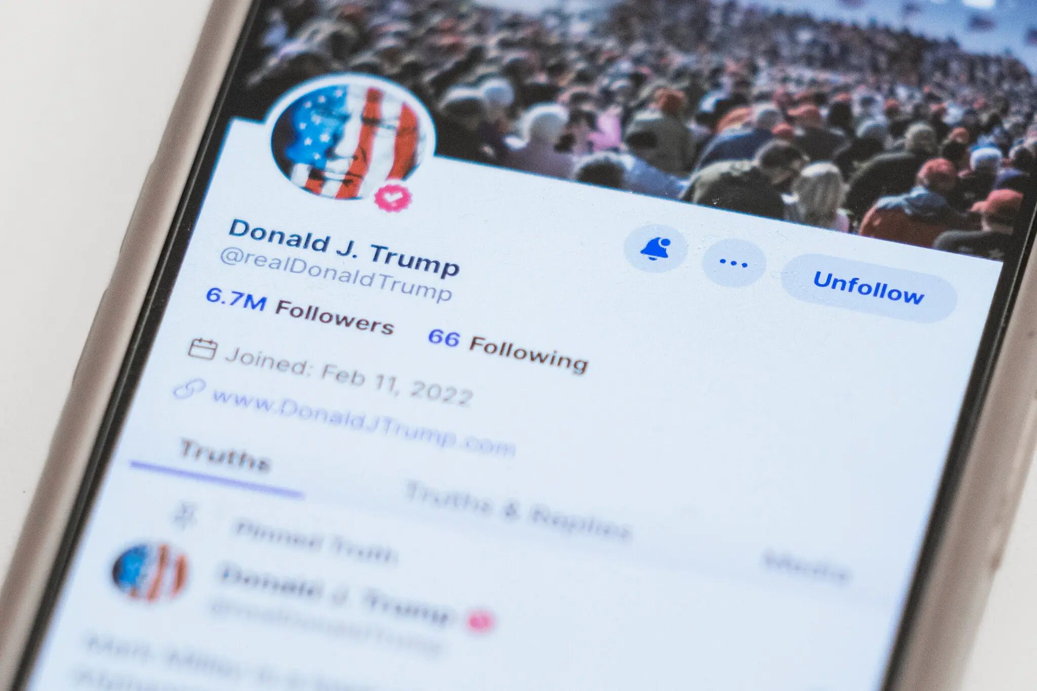 Трамп будет продавать посты в соцсети