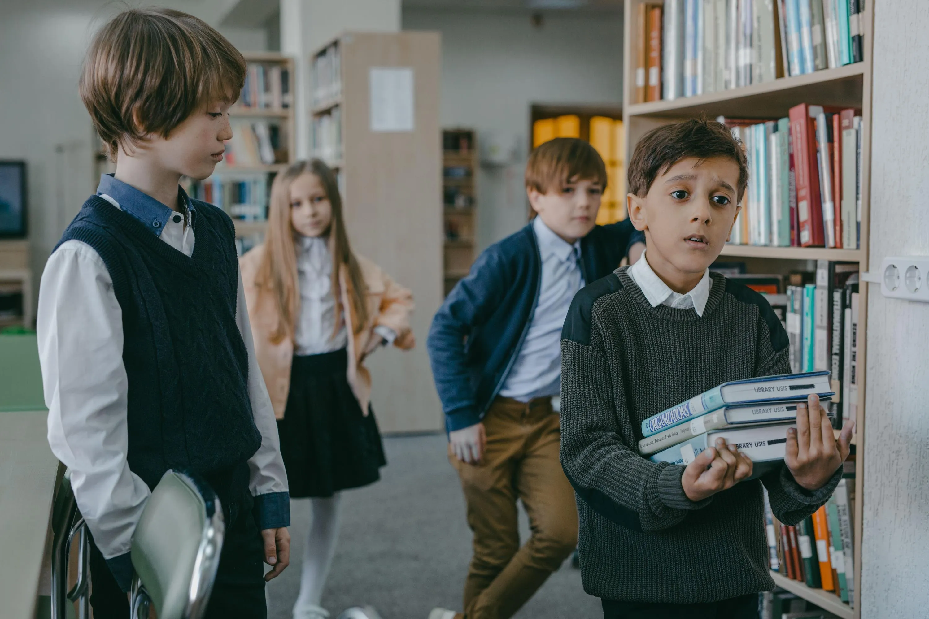 На осінь дітям потрібен одяг у школу / Фото Pexels На осінь дітям потрібен одяг у школу / Фото Pexels