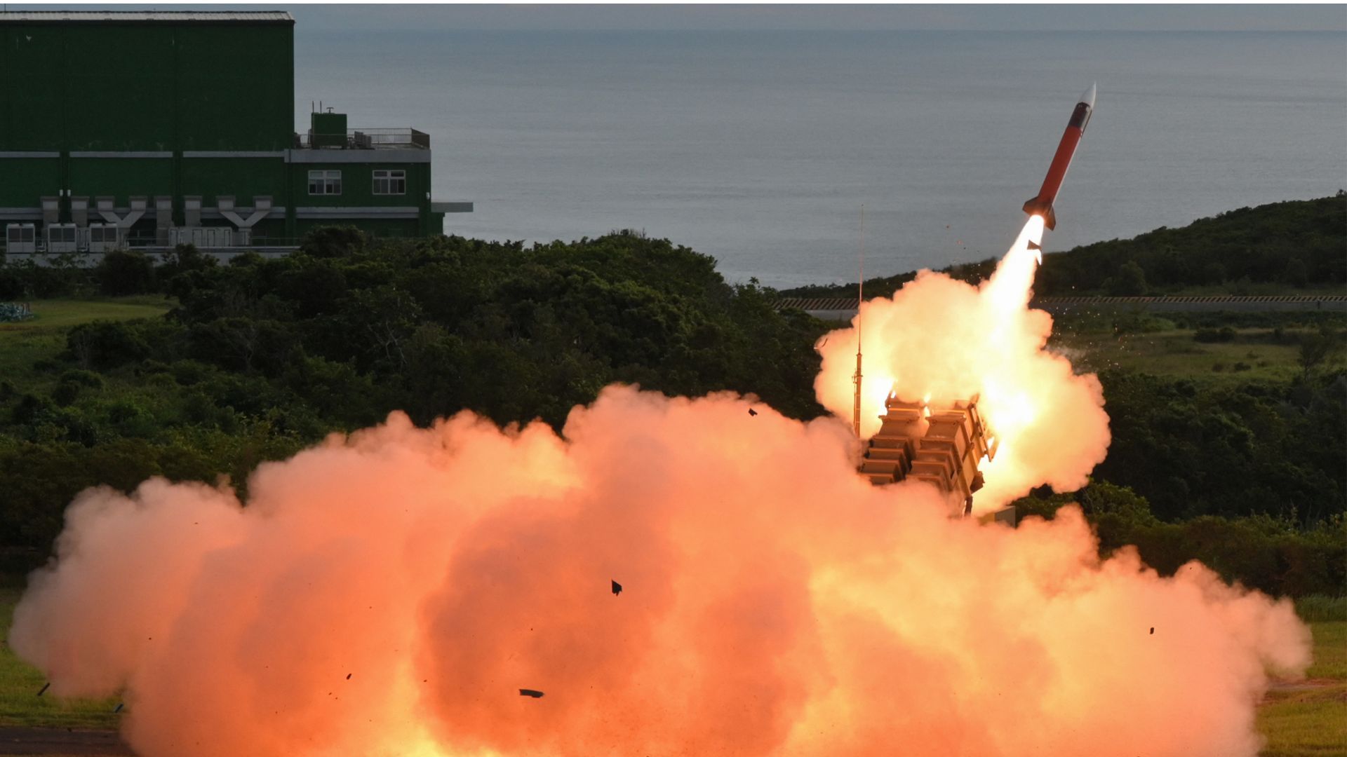 Виробництво Patriot та THAAD