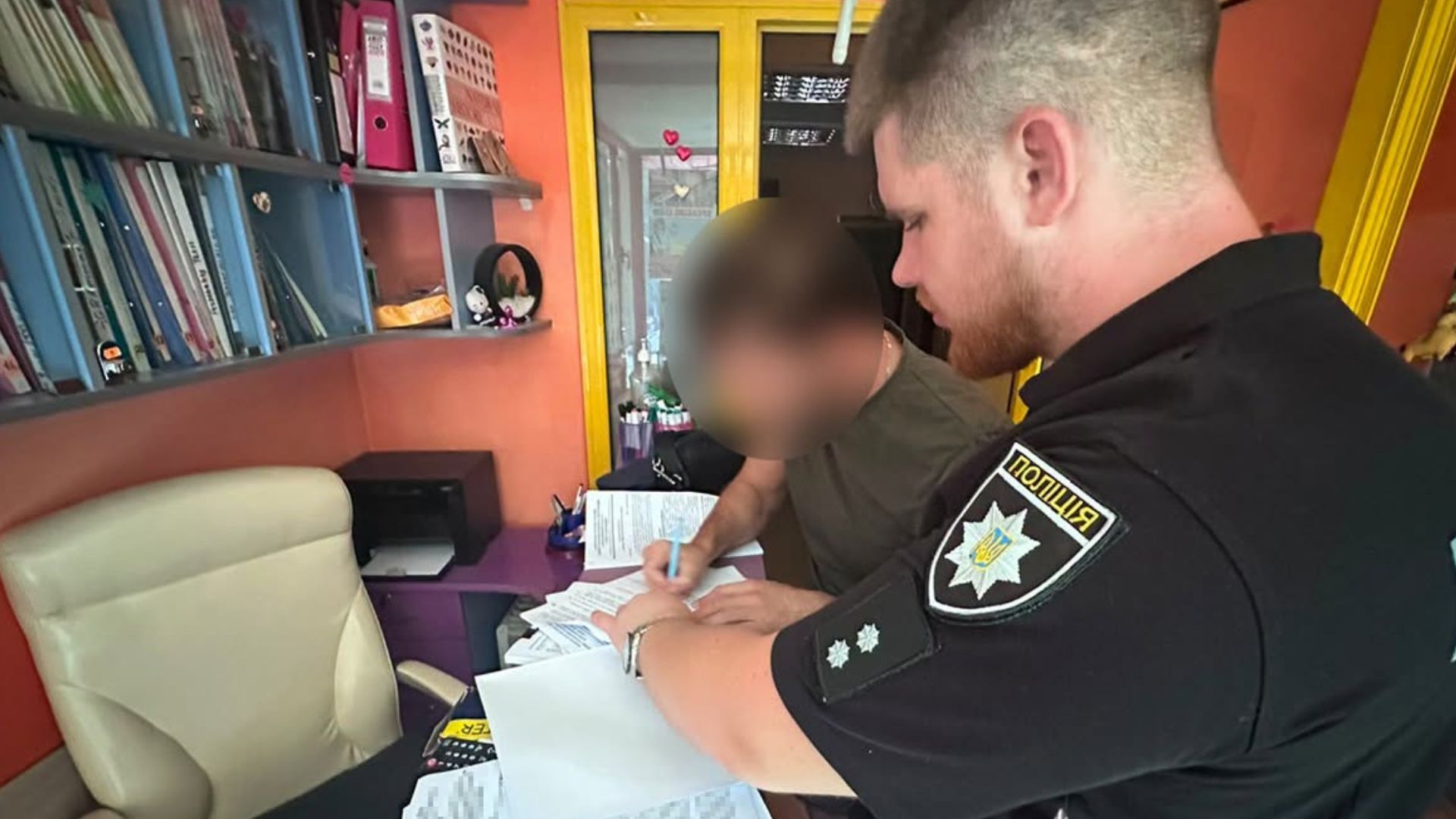 У Хмельницькому директора мовного центру підозрюють у розбещенні учениць