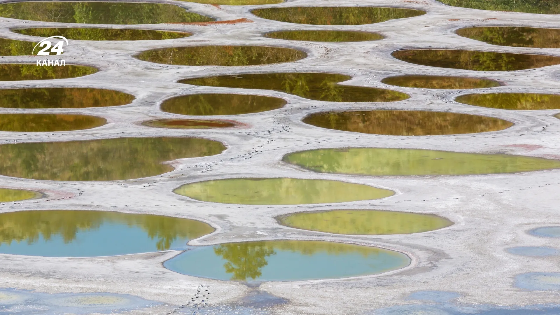 Как выглядит Пятнистое озеро / фото Canva