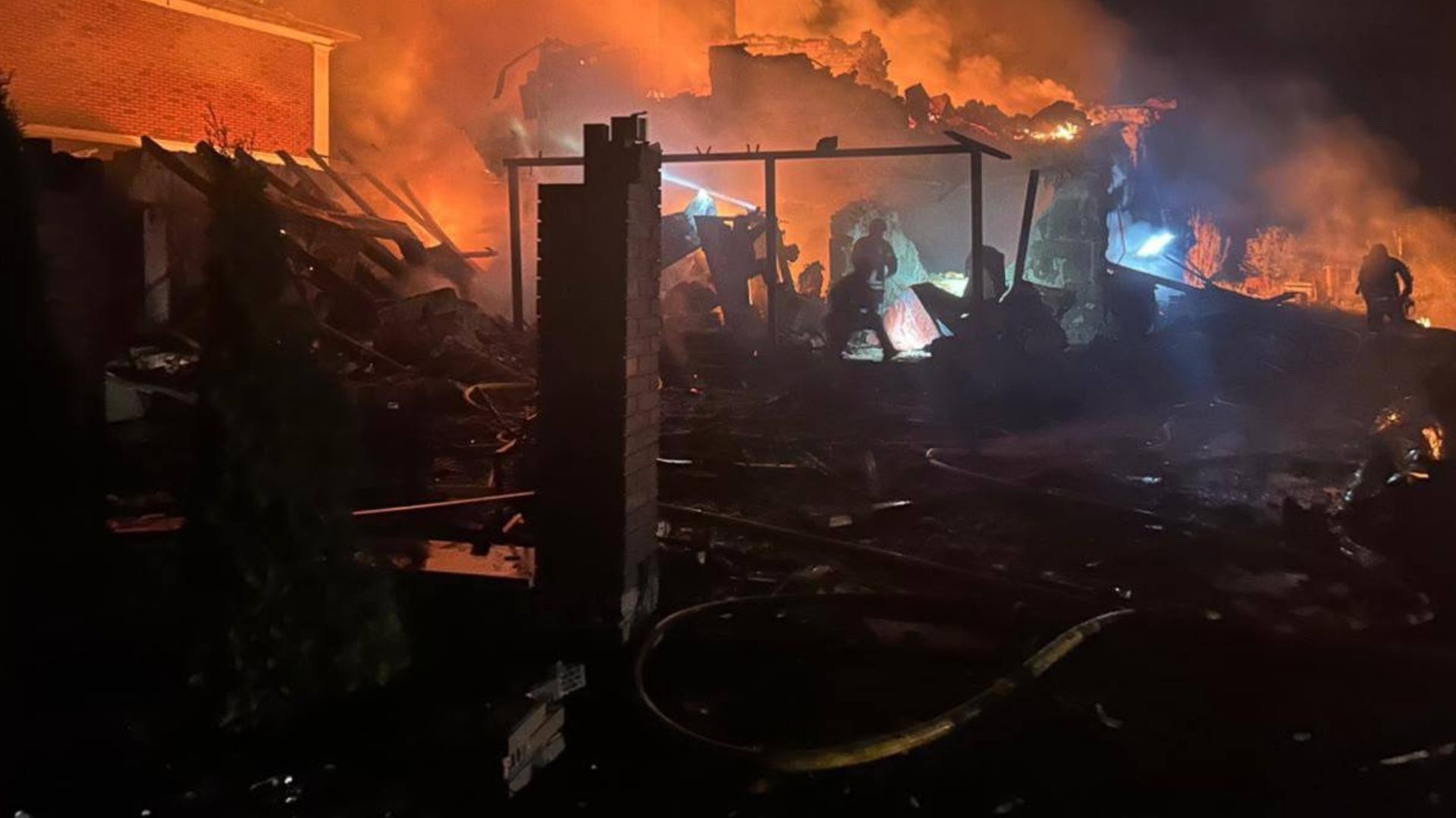 П'ять "Шахедів" влучили в один будинок: на Київщині загинули 3-річний хлопчик, бабуся та дідусь