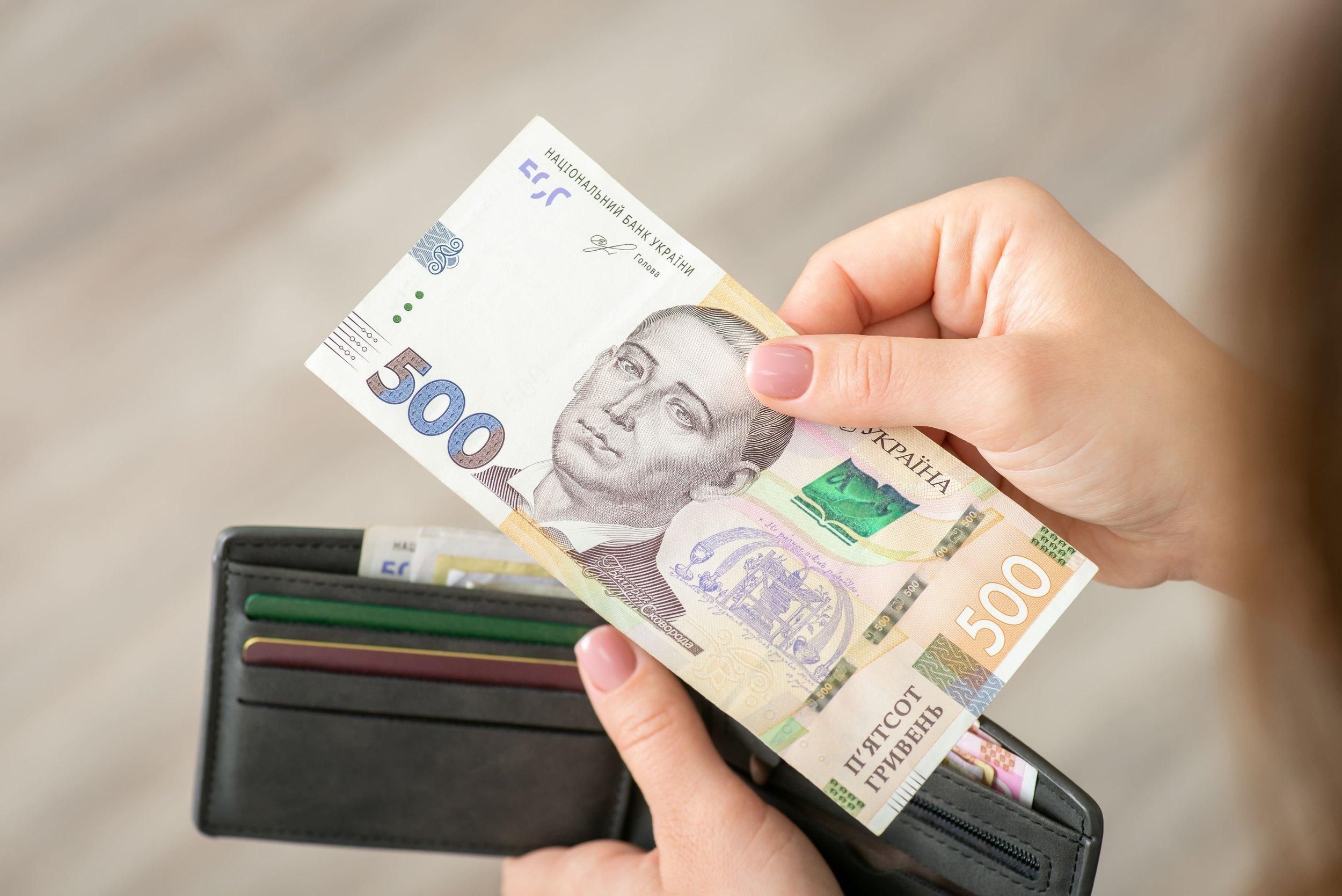 Під час воєнного стану зарплату можуть зменшити без згоди працівника