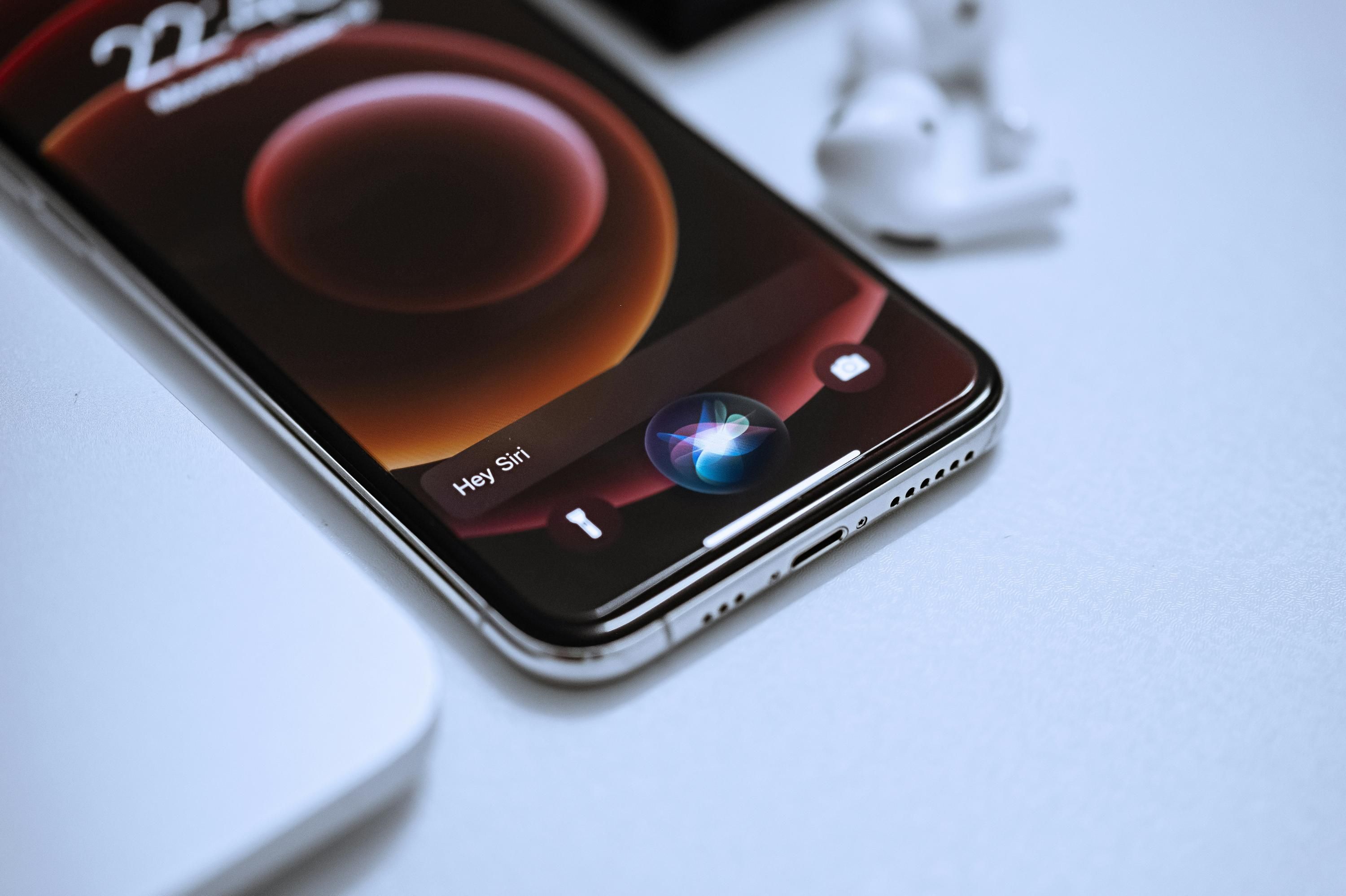 Чому Apple обрала Alibaba для Siri у Китаї замість Google Gemini Чому Apple обрала Alibaba для Siri у Китаї замість Google Gemini
